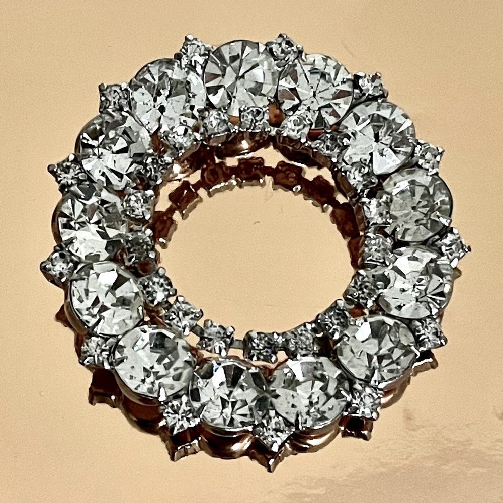 Massive rhinestone circle brooch, big bling! Vintage (clasp has been repaired)